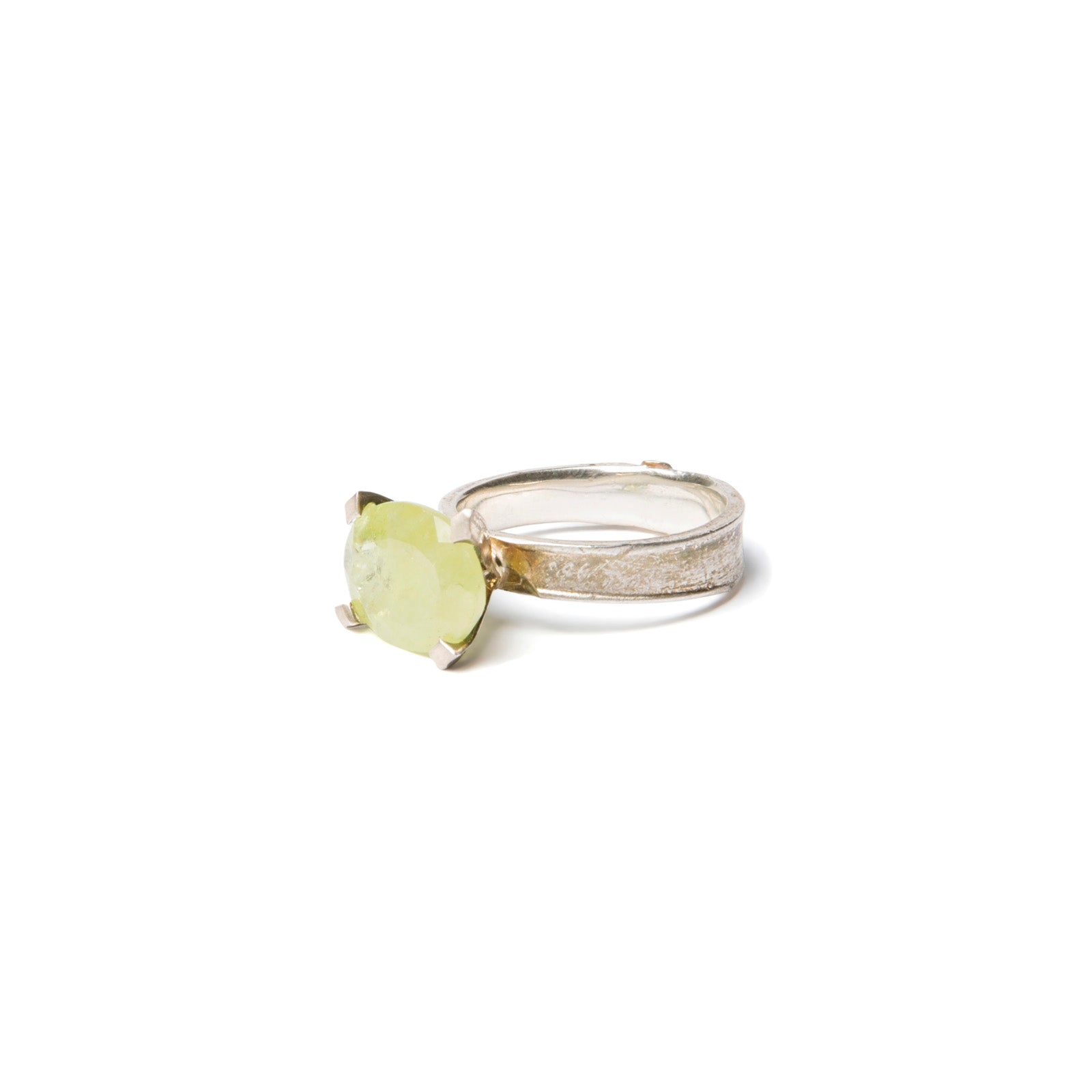 Rough solitaire with lime green stone
